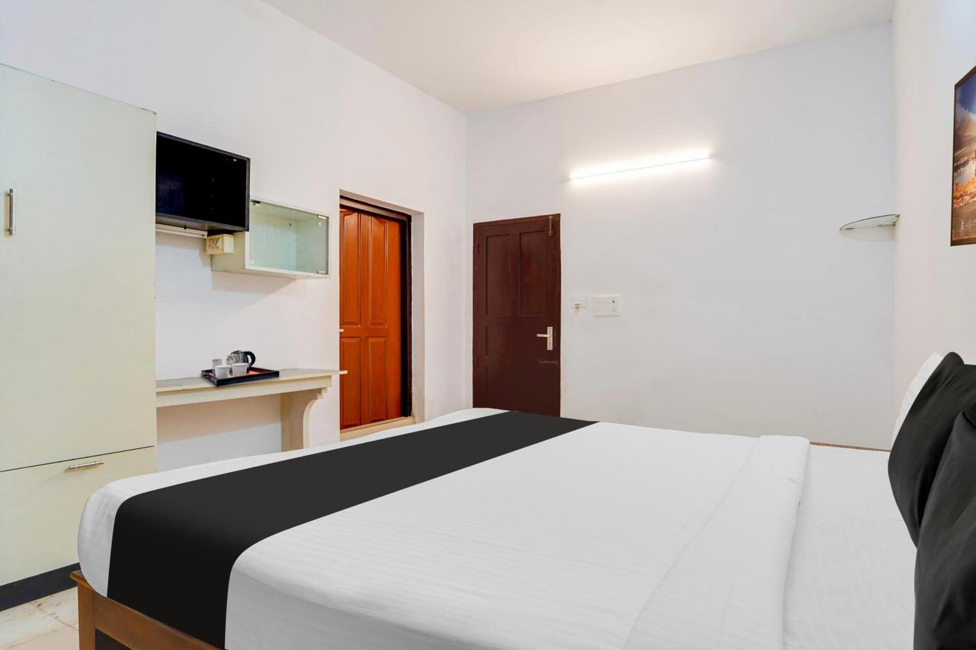 Super Hotel O Vazhakkala Kochi Buitenkant foto